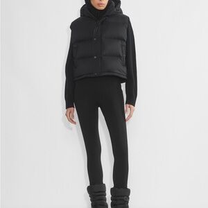 Aritzia Super Puff Vest Shorty in Black